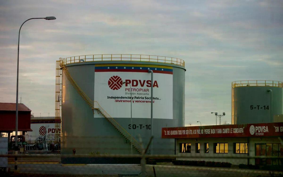 Ai gánh khoản nợ khổng lồ sau vụ Mỹ lật đổ Tổng thống Venezuela?