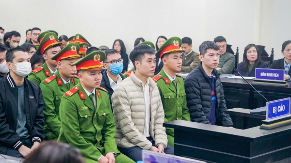 Sốc: Thổi giá sữa HIUP gấp 6 lần, Z Holding hưởng lợi khủng và đánh vào tâm lý khách hàng "giá đắt, sữa mới xịn"!