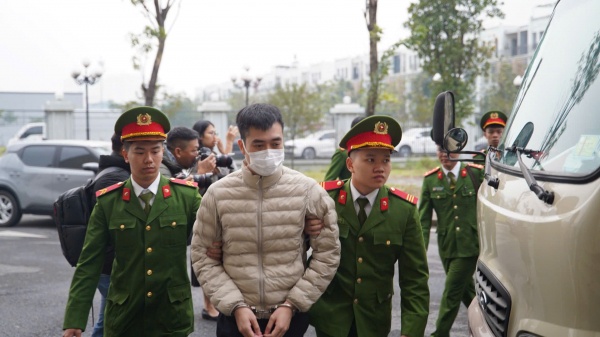 Sốc: Thổi giá sữa HIUP gấp 6 lần, Z Holding hưởng lợi khủng và đánh vào tâm lý khách hàng "giá đắt, sữa mới xịn"!