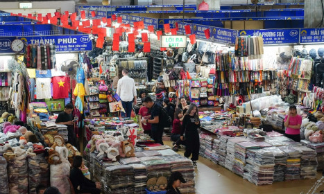 Chủ hộ kinh doanh có thể giao bố mẹ, vợ chồng làm kế toán