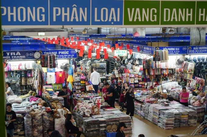 Chủ hộ kinh doanh có thể giao bố mẹ, vợ chồng làm kế toán