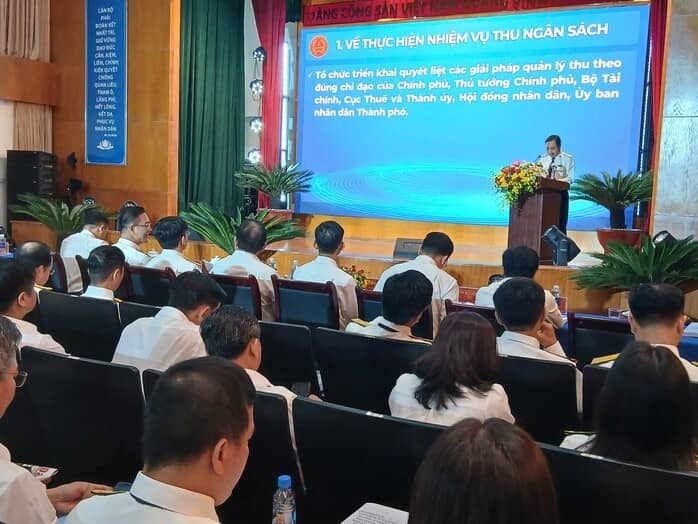 TPHCM tạm hoãn xuất cảnh hơn 32.800 trường hợp do nợ thuế