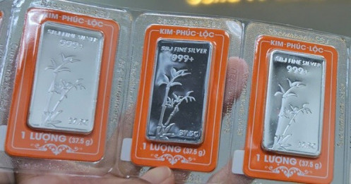Giá bạc hôm nay 7-1: Tăng nhanh hơn vàng, liên tục lập đỉnh mới