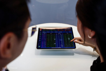 "Khối ngoại bán ròng kỷ lục không vì chứng khoán Việt kém hấp dẫn"