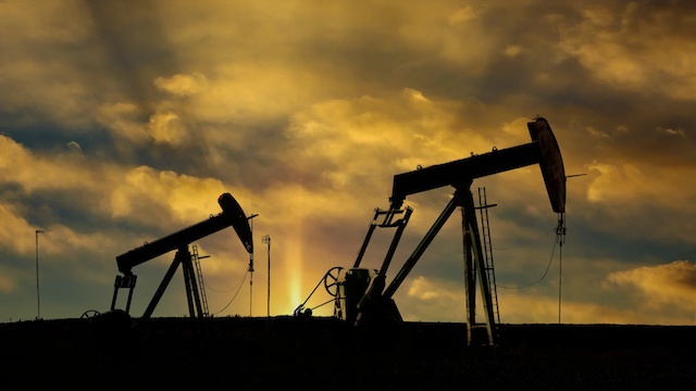 Dầu Brent giảm hơn 1%, rớt mốc 60 USD/thùng