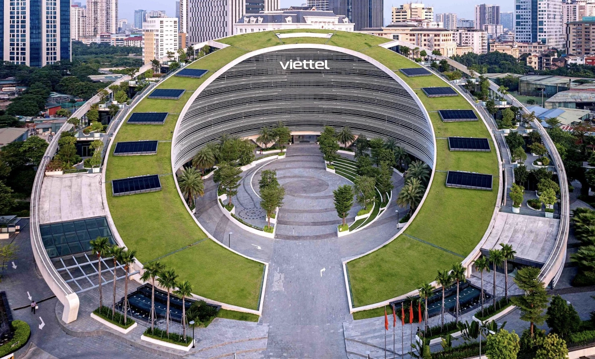 Viettel thu về hơn 220.000 tỷ đồng năm 2025