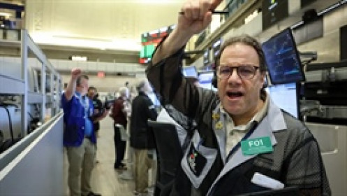 Dow Jones và S&P 500 lại lập kỷ lục mới