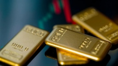 Vàng thế giới lên sát mốc 4,500 USD