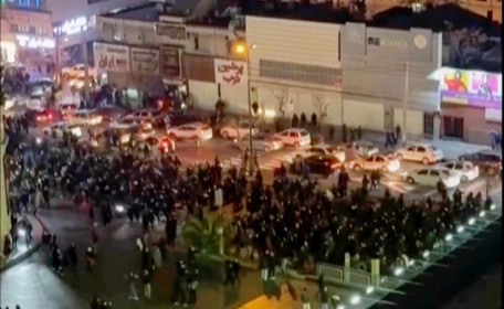 Đại giáo chủ Iran nói người biểu tình phá đường phố… để tổng thống Mỹ hài lòng