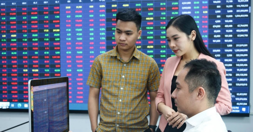 Chứng khoán bùng nổ, nhóm cổ phiếu nào gây chú ý nhất?