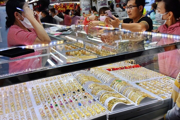 Giá vàng hôm nay 11-1: Đồng loạt dự báo đi lên