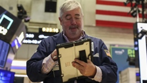 Dow Jones "lội ngược dòng" thành công