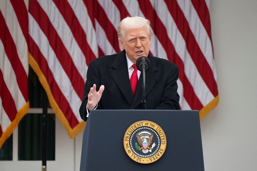 Tổng thống Trump tuyên bố áp thuế 25% với các quốc gia giao dịch với Iran