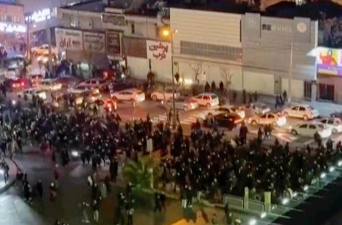 Ông Trump kêu gọi người biểu tình Iran kiểm soát các thể chế nhà nước