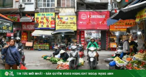 Bỏ chục tỷ đồng mua nhà, sống khổ giữa nhan nhản chợ cóc, quán ăn