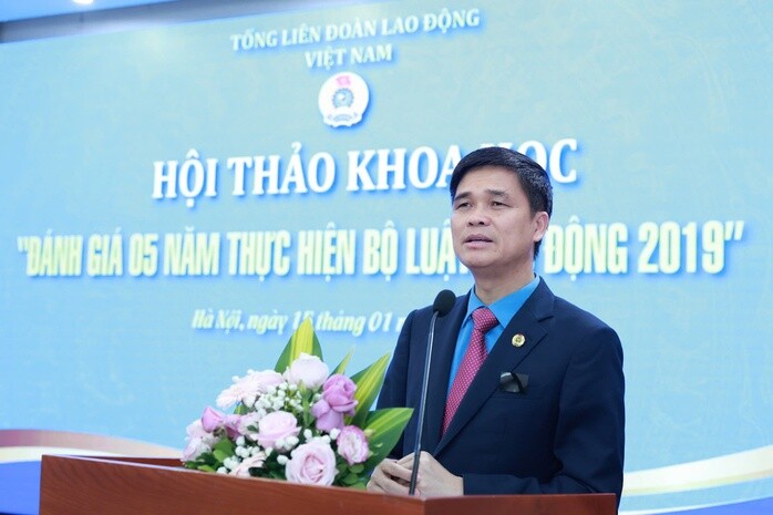 Đề xuất nghiên cứu giảm giờ làm việc bình thường xuống 44 giờ/tuần