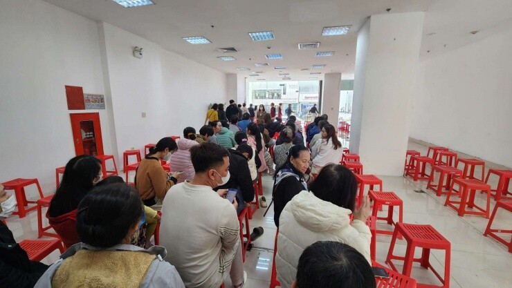 Giá vàng hôm nay mới nhất (16/1) gần 163 triệu đồng/lượng: Người mua ồ ạt kéo đến, nhà vàng "chơi chiêu" lạ
