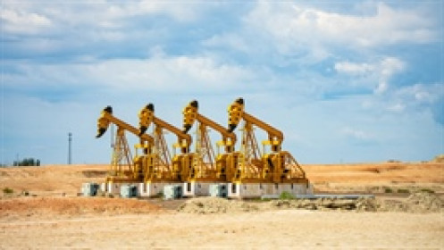 Giá dầu Brent tăng gần 1%