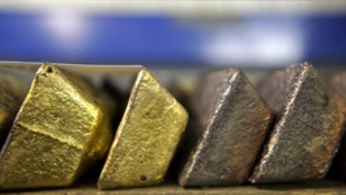 Vàng thế giới về dưới mốc 4,600 USD, bạc giảm hơn 3%