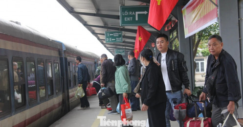 Hàng không, đường sắt tăng chuyến Tết, giá vé có giảm không?