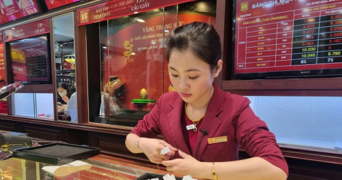 Điều gì đang xảy ra với giá vàng?