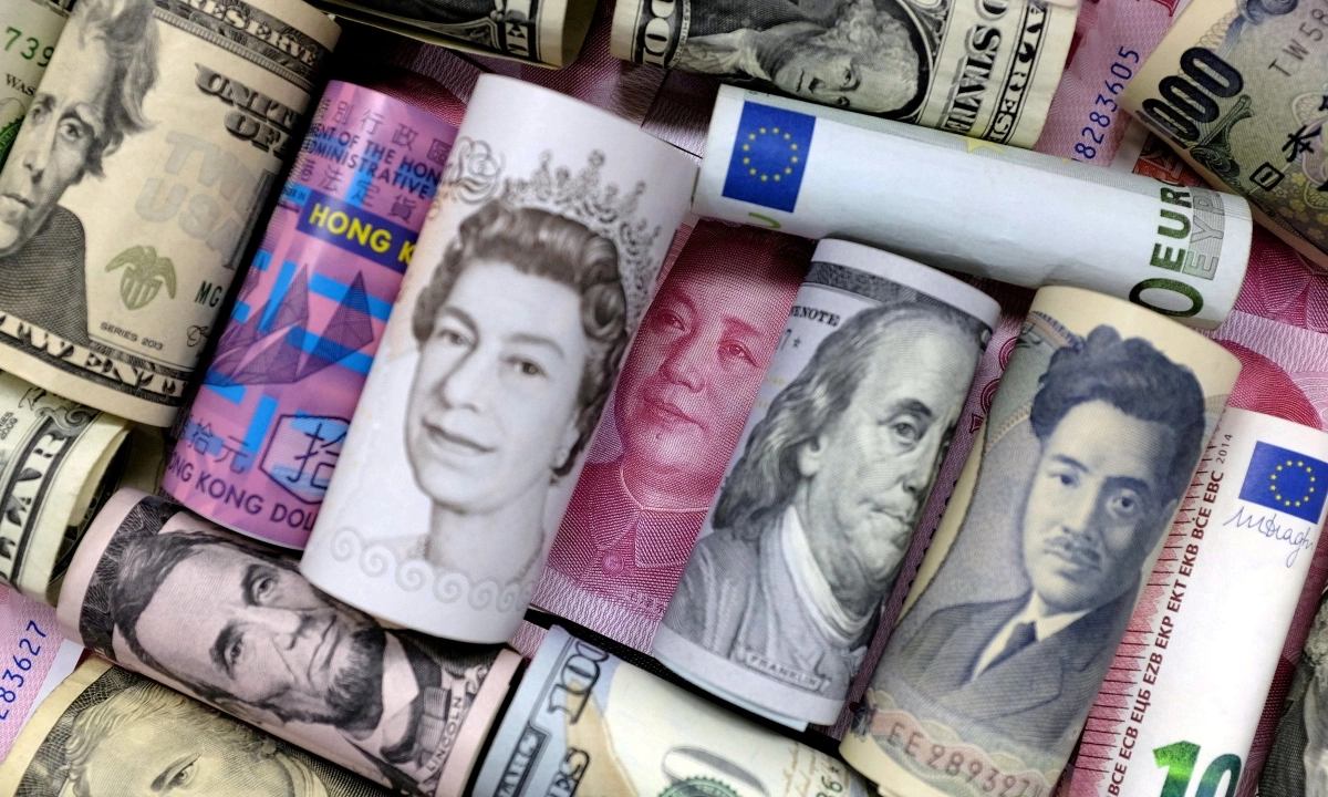 Nhà đầu tư bán USD, mua tài sản trú ẩn khi ông Trump dọa áp thuế