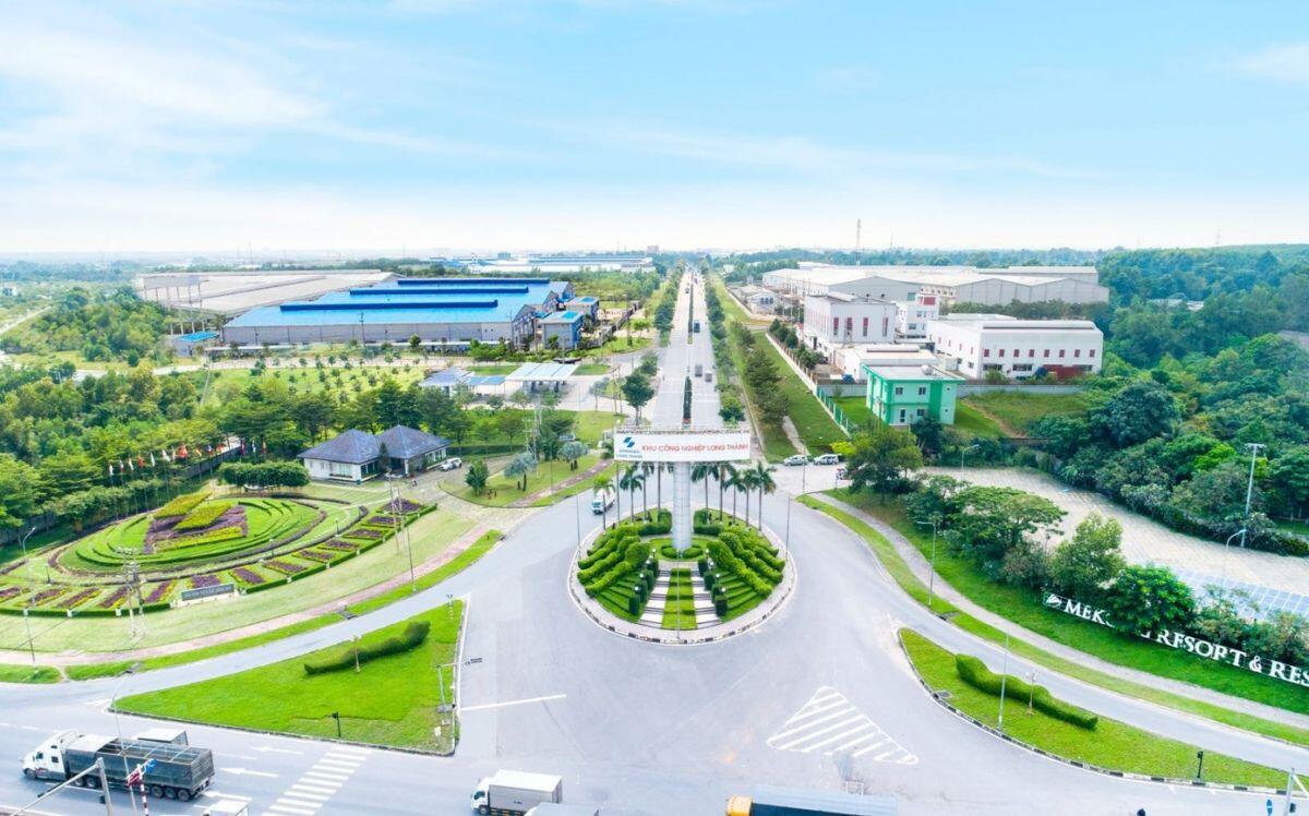 Doanh nghiệp tên tuổi dồn dập bán vốn