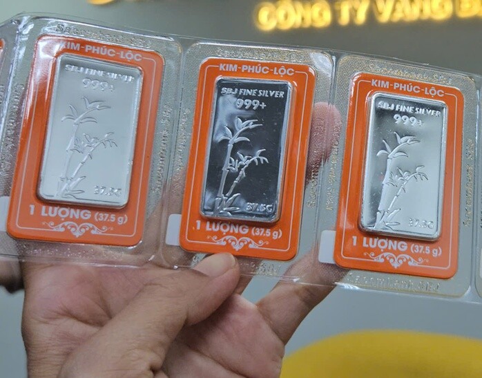 Giá bạc hôm nay 19-1: Tiếp tục lập đỉnh mới