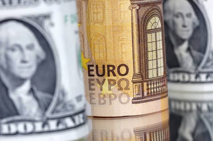 'Vũ khí' 8.000 tỷ USD của EU khi đối đầu Mỹ