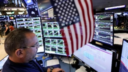 Làn sóng bán tháo tài sản Mỹ: Đồng USD và trái phiếu Mỹ lao dốc, vàng tăng vọt