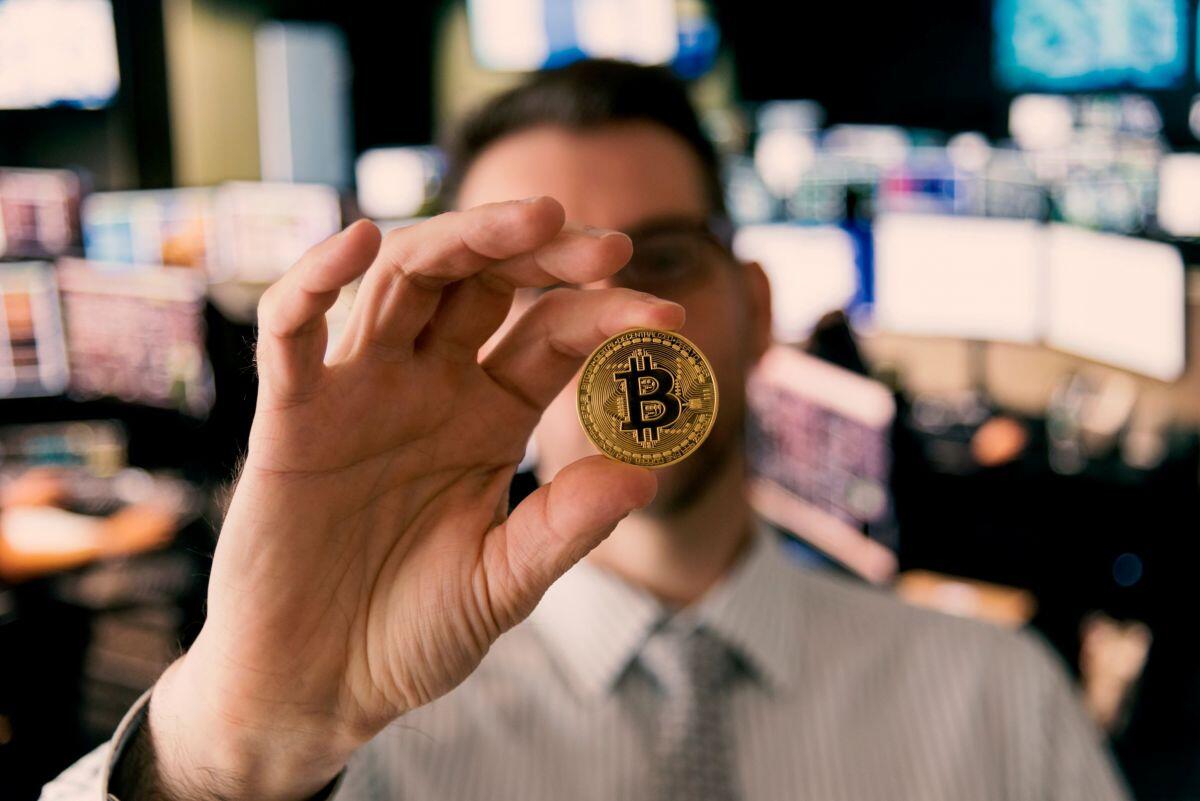 Bitcoin mất gần 1/4 giá trị khi tâm lý né rủi ro bao trùm thị trường