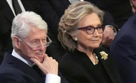 Vợ chồng cựu Tổng thống Bill Clinton đối mặt với tội danh khinh thường Quốc hội Mỹ