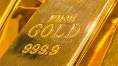 Vàng áp sát mốc 5,000 USD, bạc vượt 100 USD/oz