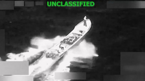 Mỹ lần đầu đánh bom tàu ma tuý từ khi bắt Tổng thống Venezuela Maduro