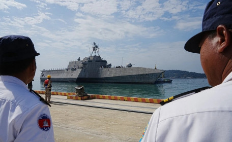 Tàu chiến Mỹ thăm quân cảng Ream của Campuchia