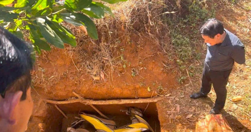 Phát hiện xe máy nghi liên quan vụ cướp ngân hàng ở Gia Lai được chôn dưới hố đất