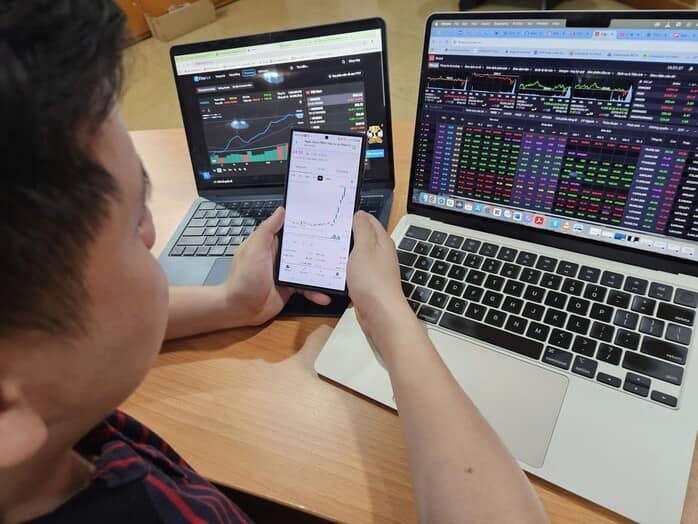VN-Index ngắt chuỗi tăng mạnh, nhà đầu tư lo khi “đu đỉnh" cổ phiếu vốn hóa lớn