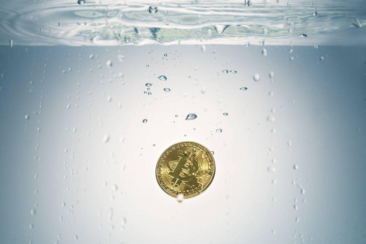 Nhà đầu tư Bitcoin đang lỗ ròng lần đầu tiên kể từ tháng 10/2023