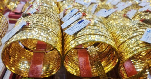 Giá vàng miếng SJC chạm mốc 176,5 triệu đồng/lượng, bạc Phú Quý vượt 111 triệu đồng/kg