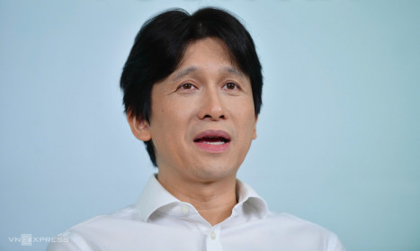 "Đừng tự mua cổ phiếu nếu không thể dành 2 tiếng mỗi ngày nghiên cứu"