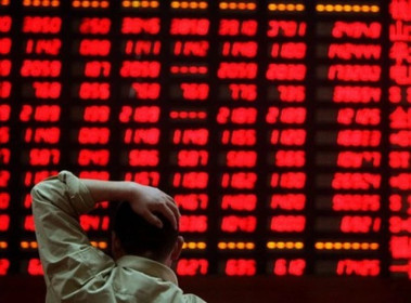 Chứng khoán 'bay' gần 100 điểm