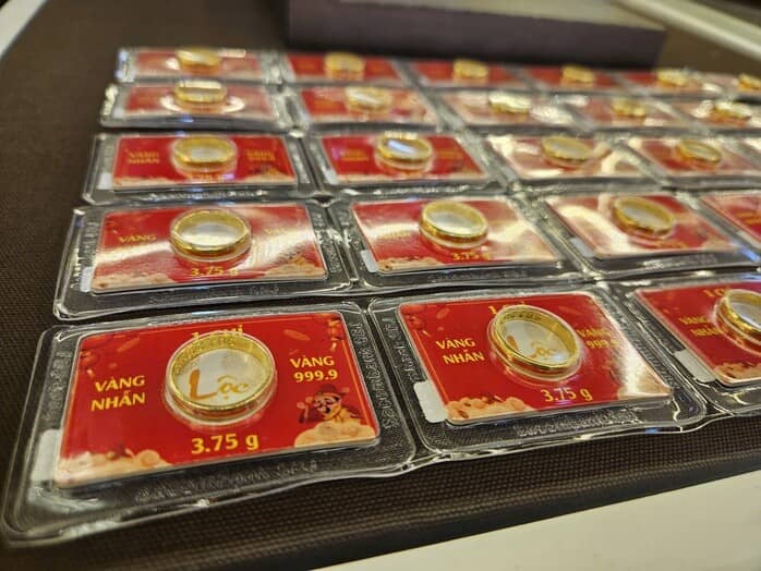 Tối 28-1, giá vàng miếng SJC vượt mốc 184 triệu đồng/lượng