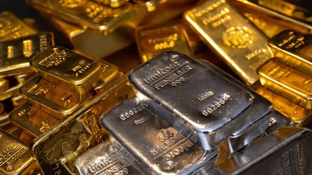 Đằng sau đà tăng chóng mặt của vàng và bạc