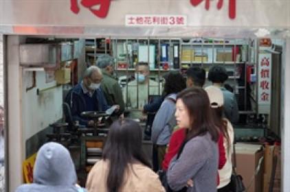 Người Trung Quốc xếp hàng dài mua vàng khi giá lập đỉnh lịch sử