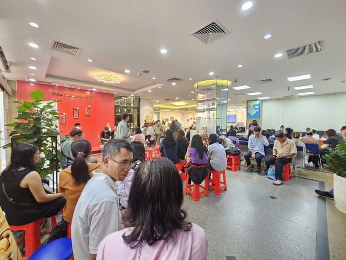 Giá bạc hôm nay 29-1: Bạc Phú Quý tăng hơn 50% trong một tháng, nhiều người xếp hàng từ sáng sớm