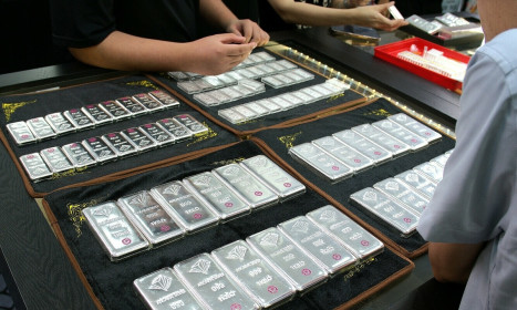 Giá bạc miếng giảm hơn 15% chỉ trong ngày