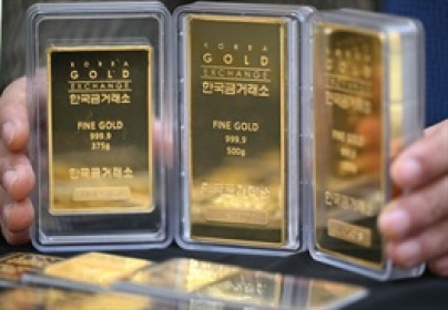 Giá vàng có lúc rớt 5% về 5,100 USD khi nhà đầu tư chốt lời