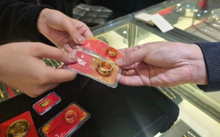 Giá vàng đột ngột tuột đỉnh