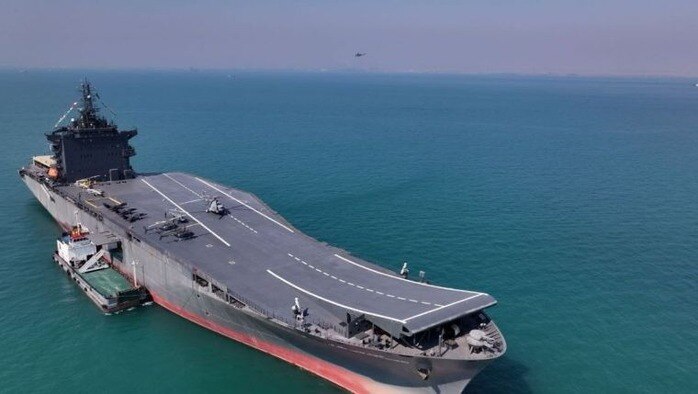 Iran tung tàu sân bay ra eo biển Hormuz, chuẩn bị đòn "chắc chắn đánh trúng"