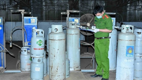 Đột kích đường dây làm gas giả quy mô lớn, thu gần 4.000 bình gas